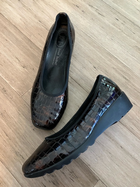 Josef Seibel Shoes - Josef Seibel European brown textured leather women’s heeled loafers. Size 10.5